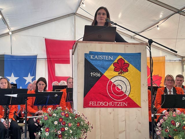 FDP-Nationalrätin Maja Riniker hält in Kaisten die Abschlussrede. Foto: zVg