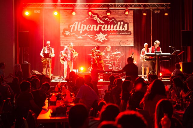 An der Helferparty. Foto: Michèle Wirz