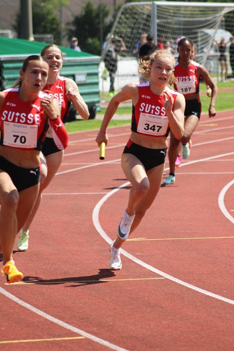 Fabienne Hoenke (Nr. 347) läuft neuen U20-Schweizer-Rekord mit dem 4x100m-Nationalteam und über 200m. Foto: Stefan Hoenke