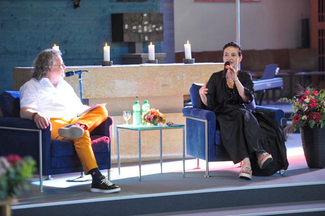 Marianne Binder-Keller im Gespräch mit Kirchenpfleger Louis Jud. Foto: zVg