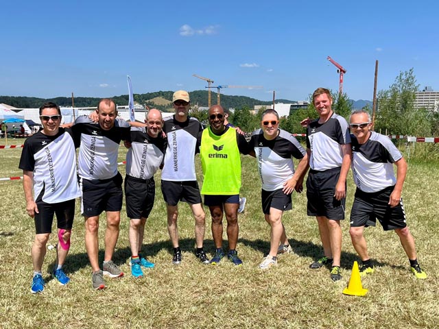 Das Team der Pendelstaffette der Männerriege Zeiningen nach dem Lauf. Foto: zVg