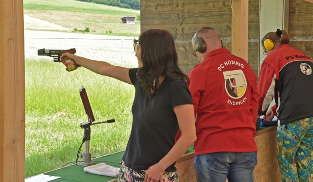 Pistolenschützin Tamara Lauber-Vock (vorne) rehabilitierte sich auf die 25-m-Distanz für ihr mässiges Abschneiden über 50 m. Foto: wr