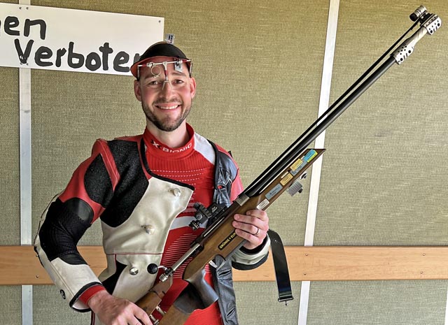 Zufriedener Sieger im Zweistellungsfinal mit dem Standardgewehr: Rafael Bereuter, Aushängeschild der Schützengesellschaft Aarau. Foto: nma