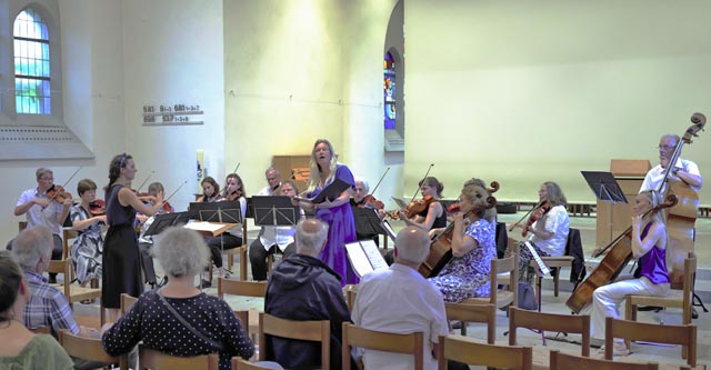 Der Orchestervereins Rheinfelden (OVR) und die norwegische Sopranistin Gry Elisabeth Knudsen. Foto: zVg