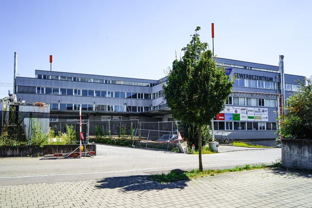 Baugespann mit den zwei Antennen. Foto: Peter Koller