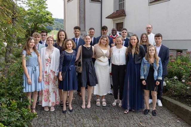 Die Firmlinge aus den drei Gemeinden. Foto: zVg