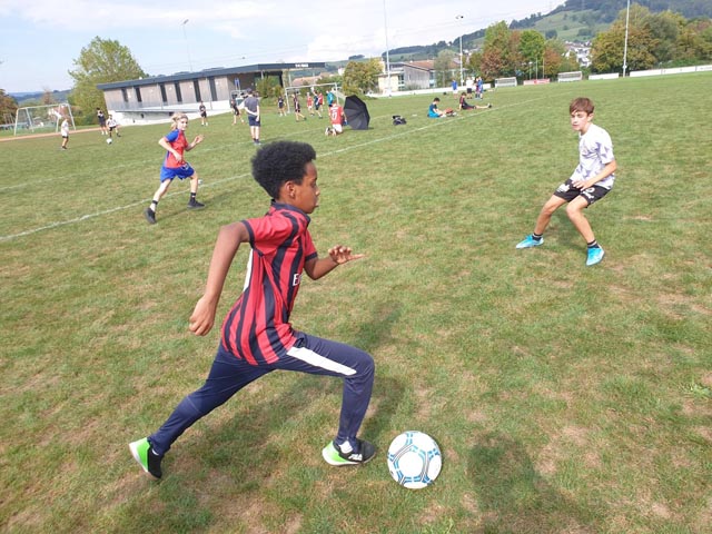 Die Jugendlichen konnten am Nachmittag ihre Dribbelkünste unter Beweis stellen. Foto: zVg