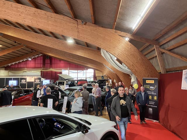 Die Autoaustellung war gut besucht. Foto: zVg