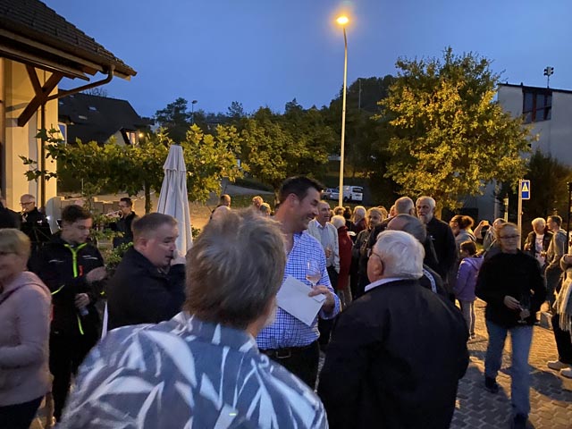 Bad in der Menge. Foto: Sonja Fasler