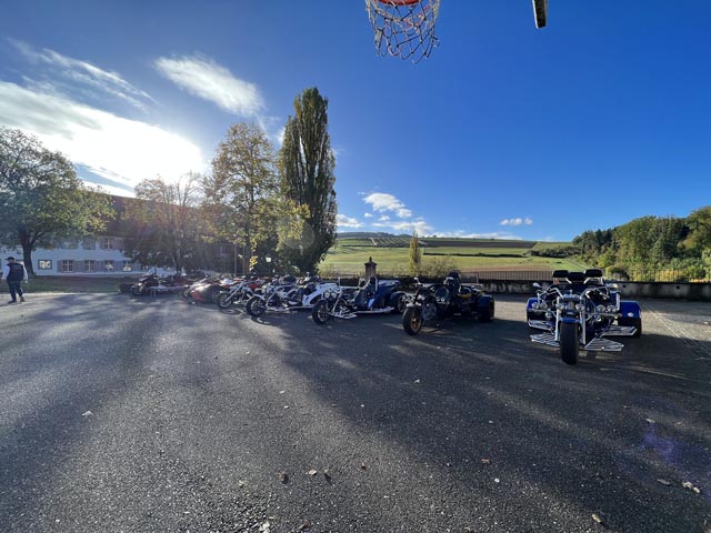 Über 120 Fahrzeuge fanden total den Weg zum Stift Olsberg. Foto: zVg
