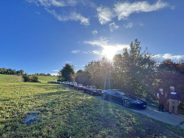 Über 120 Fahrzeuge fanden total den Weg zum Stift Olsberg. Foto: zVg