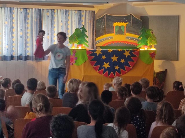 Der Kasperli besuchte die Mumpfer Kinder. Foto: zVg  