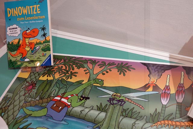 Dinowitze zum Lesenlernen sind auch ausgestellt. Foto: Peter Schütz