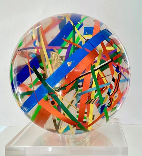 Werk von Susi Kramer in Acrylglas. Foto: zVg