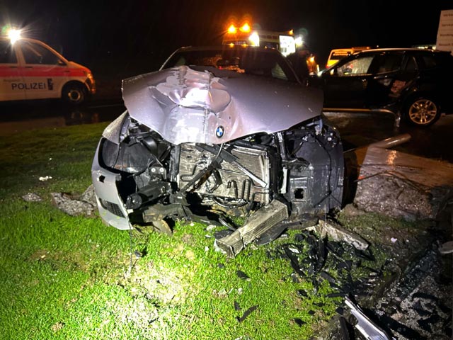 Oberkulm: Neulenker kollidiert mit Werbetafel