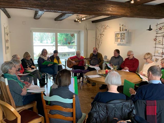 Singen bei den Senioren in Magden. Foto: zVg