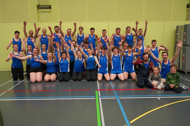 Ein Hoch auf den gelungenen Wettkampf. Foto: zVg