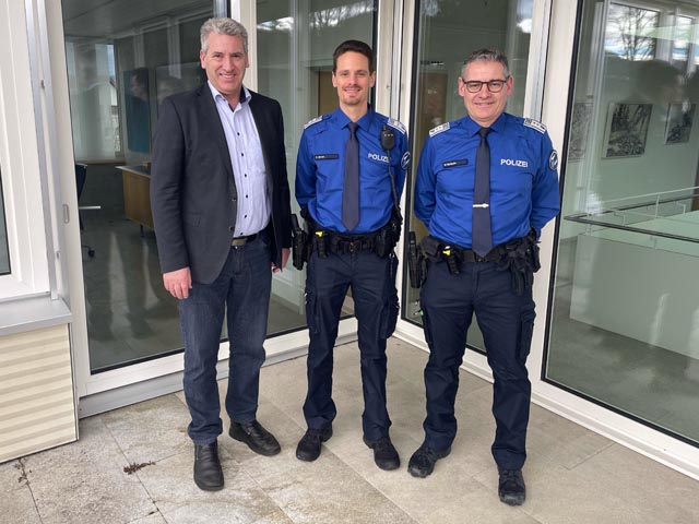 Von links: Gemeindeammann Daniel Suter, Gfr Cyrill Birrer und Polizeichef Oblt Werner Bertschi. Foto: zVg