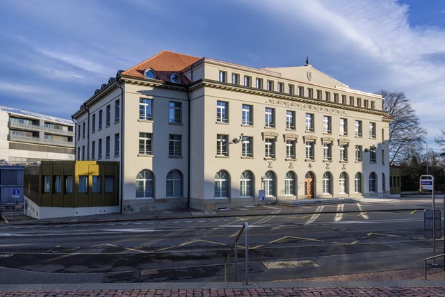 Der neue Standort des Gerichtsgebäudes: Die Aussenhülle wurde aufgewertet. Foto: © René Rötheli