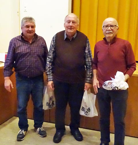 Kurt Hasler, Hellikon (vierter Rang, rechts), Silvan Steinacher, Sulz (fünfter Rang, Mitte) und Kurt Amsler, Wölflinswil (sechster Rang, links). Foto: zVg