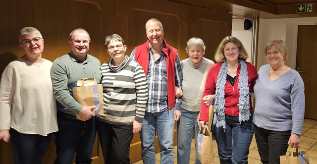 Ehrung von langjährigen SängerInnen an der GV. Foto: zVg