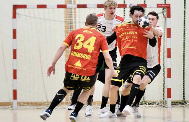 Justin Larouche im Angriff. Foto: Andrea Roth