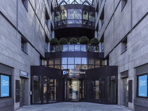 Die Aargauische Kantonalbank erzielt starkes Ergebnis und schafft weitere Gebühr ab