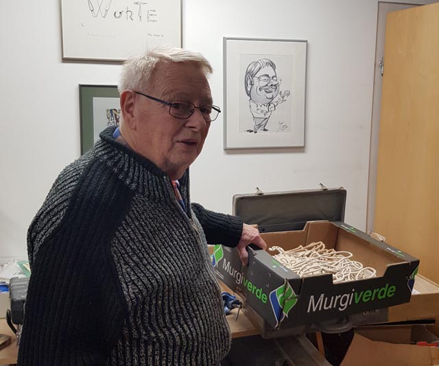 Erich Schätti in seinem Bastelraum. Foto: zVg