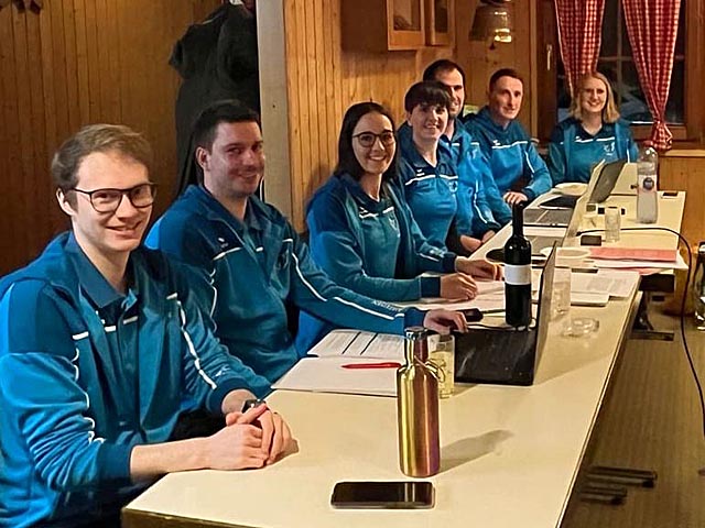 Der Vorstandstisch. Foto: zVg