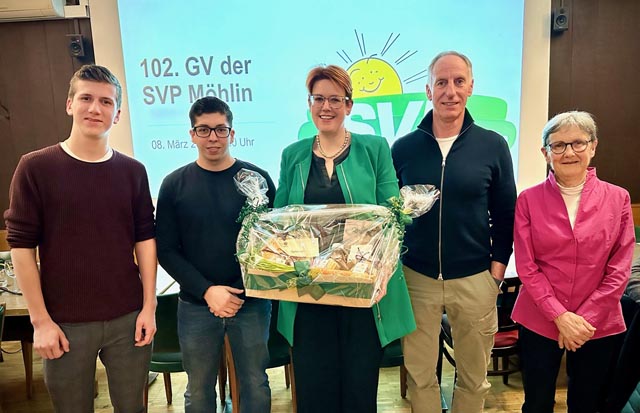 Die SVP-Vorstandsmitglieder (von links): Fabio Godena, Enrico Ghilardi, Désirée Stutz, Lukas Fässler, Antonia Heinz. Foto: zVg