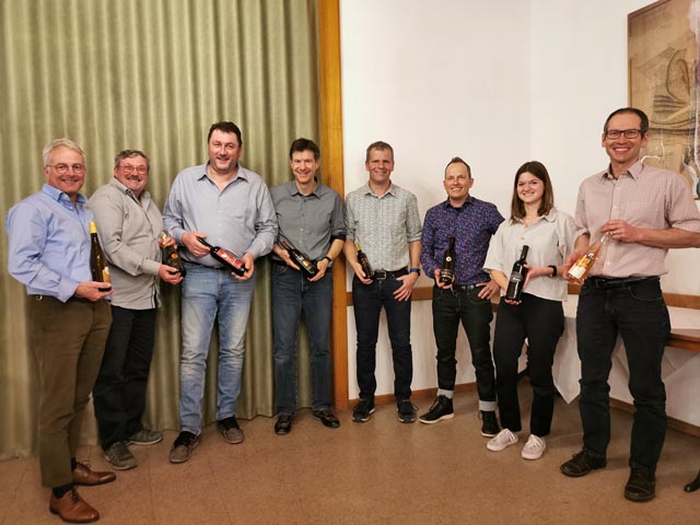 Von links: Daniel Fürst, Gerhard Wunderlin, Dieter Imhof, Ralph Schneiter, Peter Büchli, Daniel Buchmann, Nadine Heuberger und Reto Pfister. Foto: Urs Treier