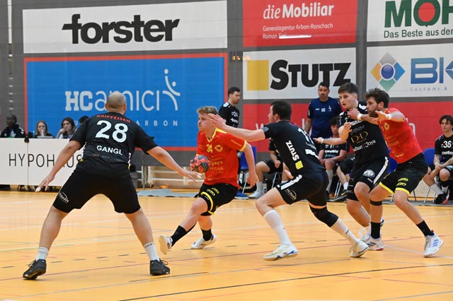 Stian Grimsrud am Ball. Foto: Christine Steck