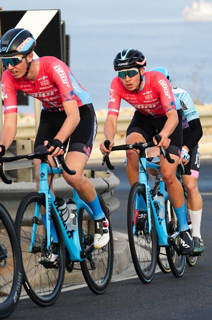 Im Gesamtklassement war der Ukrainer Heorhii Antonenko auf Rang 3 der beste «Fricktaler» (rechts, neben Nicola Schleuniger). Foto: zVg