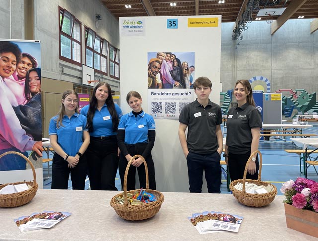 Banklehre charmant präsentiert. Foto: Lilia Staiger