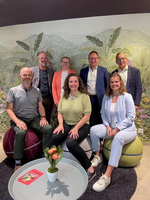 Emilie Etesi CEO Amplilabs GmbH, Co-Founderin Byro Aarau, stellt den geladenen Gästen das neue Konzept des AKB Lab im Bereich Community / Innovation- &amp; Startup-Hub vor. Foto: zVg 