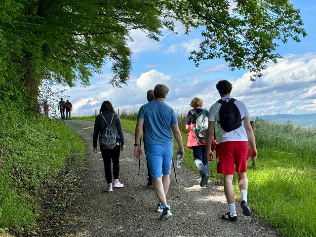 Reformierte Pilgerwanderung entlang des Sonnenbergs. Fotos: Fritz Imhof