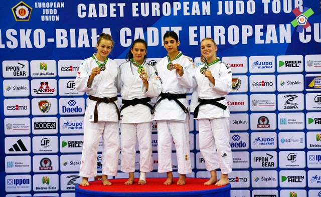 Silbermedaillengewinn für Eileen Probst (links) am 19. Mai am EC Bielsko-Biala. Foto: zVg