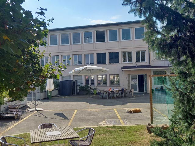 Die Schule Quadrius bietet viel Raum für eine vielfältige Lernumgebung, in der sich Kinder und Jugendliche frei entfalten können. Foto: zVg