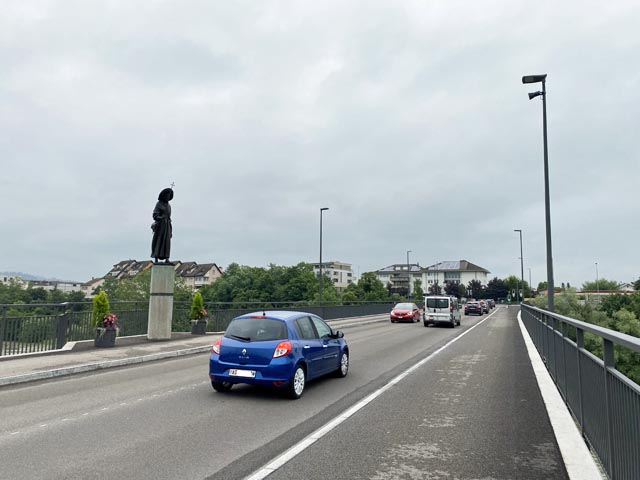 Es herrscht wieder freie Fahrt auf der Fridolinsbrücke – im Berufsverkehr wird es dennoch zu Engpässen kommen. Foto: Sonja Fasler