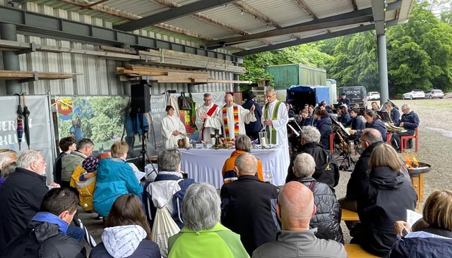 Fricktaler Gottesdienst am Rhein lockt viele Menschen an