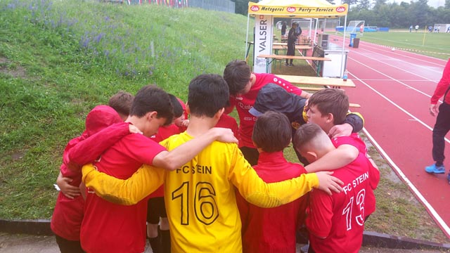 Teambesprechung beim FC-Stein-Junioren-Turnier. Foto: Daniele Peyer 