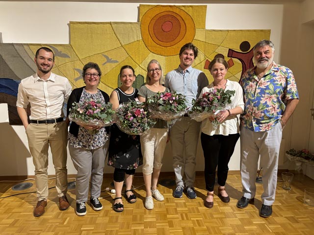 Von links: Noah Stritt, Claudia Aiello Contich, Eva Hess, Claudia Sonderegger, Pfr. Mike Koch, Pfrn. Beate Jaeschke, Markus Dutly; Foto: Marcel Hauser
