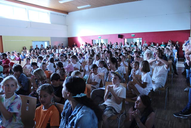 Zahlreich erschien das Publikum zur Schulschlussfeier in Kaisten. Foto: Monika Hauswirth