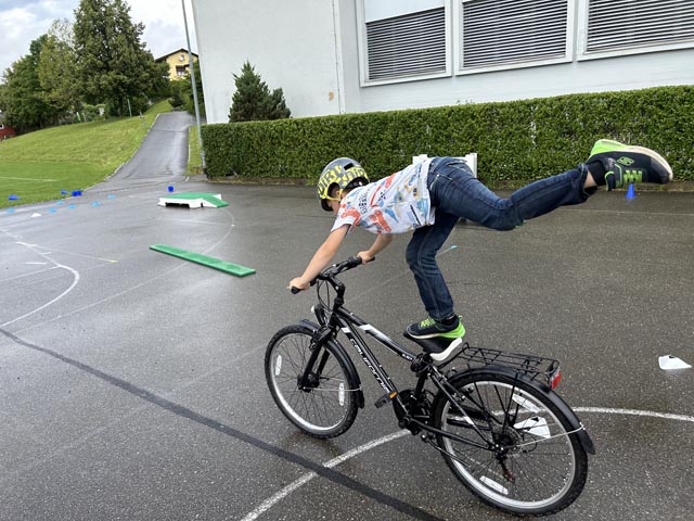 Akrobat Luca zeigt sein Können. Foto: zVg