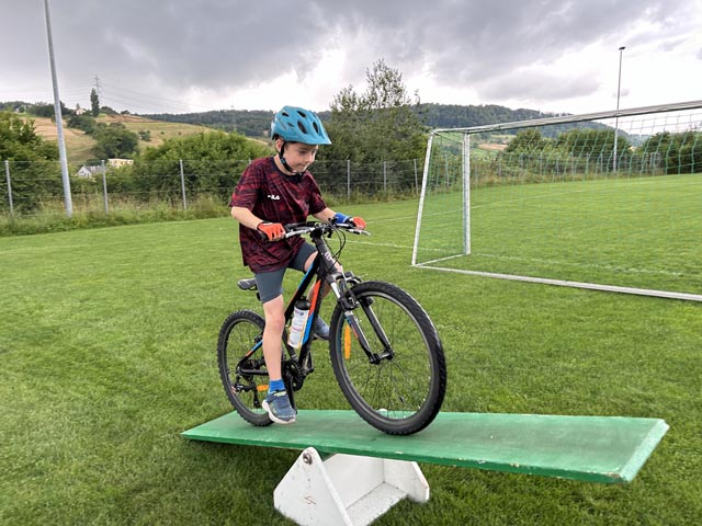 Elija auf der grossen Wippe. Foto: zVg