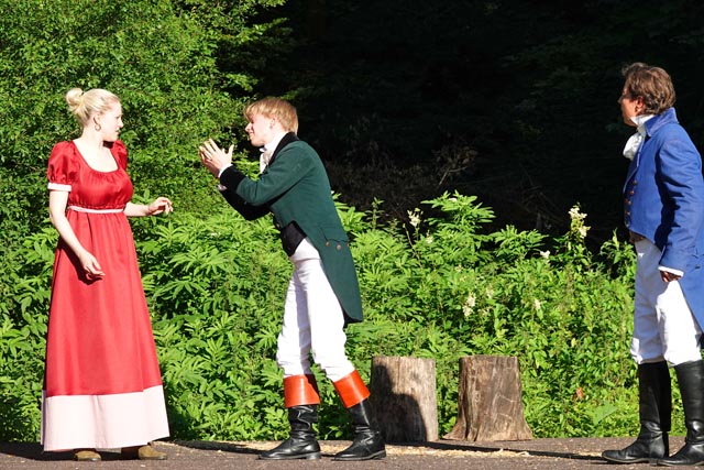 Es geht rund. Eine Szene aus der Probe zum Sommernachtstraum. Foto: Peter Schütz