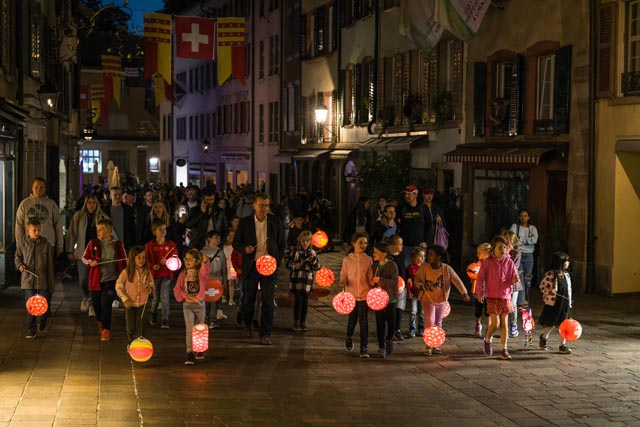 Auch der Lampionumzug gehört wieder zum Fest. Foto: Henri Leuzinger