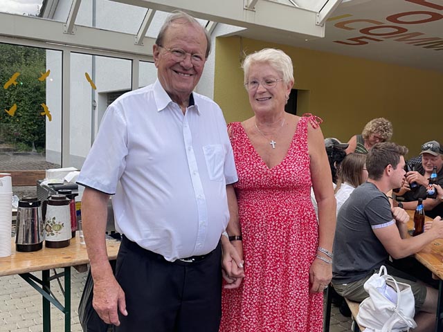 Das Ehepaar Guido und Zsuzsanna Brogle an der Bundesfeier in Wittnau. Foto: Lilia Staiger