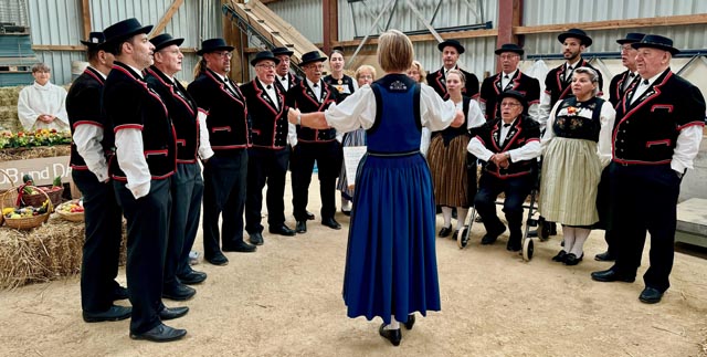 Der Jodlerclub Laufenburg-Rheifelden begeisterte mit der Jodlermesse von Jost Marty. Foto: Fritz Imhof