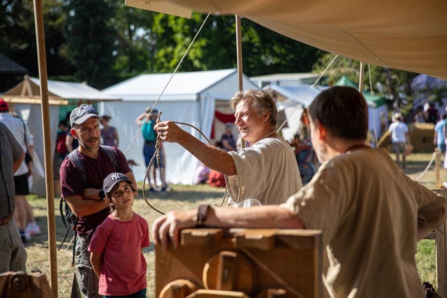 Staunende Gesichter bei der römischen Seilerei. 